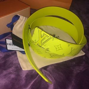 Louis Vuitton Taiga Neon belt Size 100 Reversible